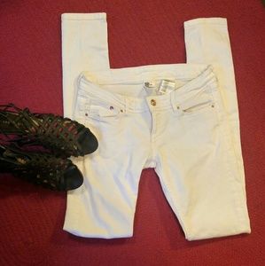 H & M white mint condition skinny leg jeans